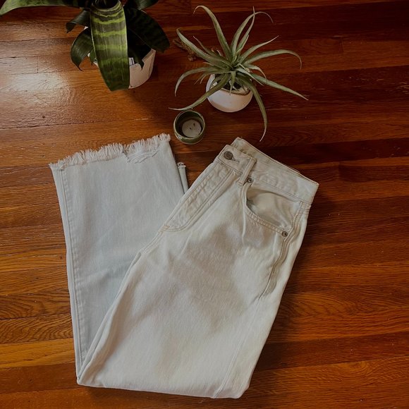 American Eagle Light Wash Jeans - Picture 3 of 7